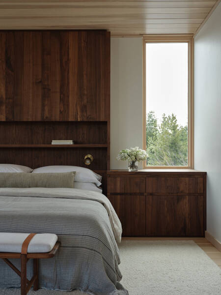 Современный дом на горнолыжном курорте с уютными интерьерами