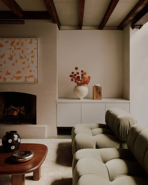 Микс стилей и солнечный свет в интерьерах необычного таунхауса в Нью-Йорке