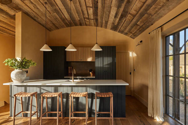 Обилие дерева и уютный декор: прекрасная реставрация старой фермы в Англии