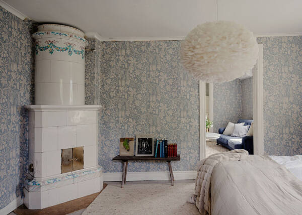 Царство цветочных обоев в красивом деревенском домике в Швеции