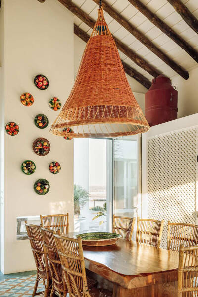 Солнечные интерьеры пляжного дома в Португалии