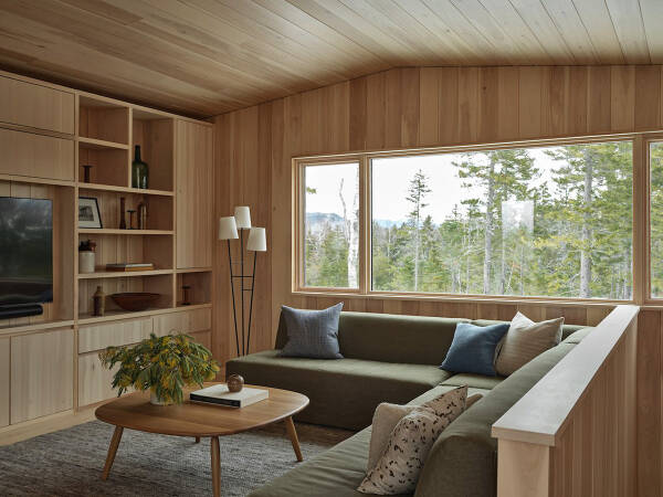 Современный дом на горнолыжном курорте с уютными интерьерами