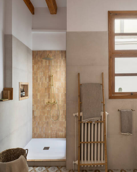 Аутентичная испанская квартира в роскошном модернистском доме в Барселоне