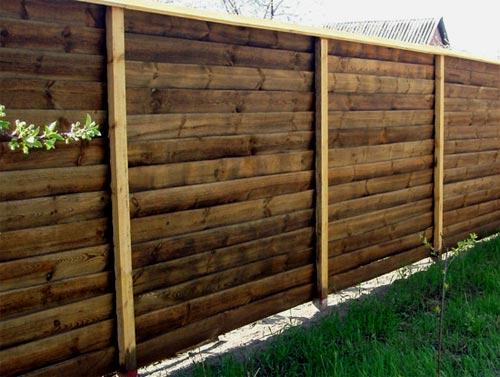 Строительство деревянных заборов лесенкой