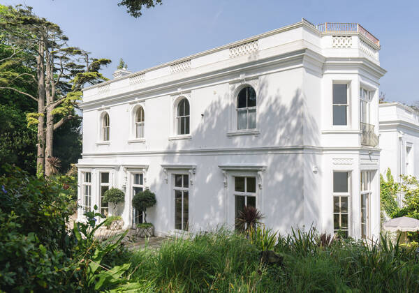 Великолепная архитектура с яркими современными штрихами: дом в Англии