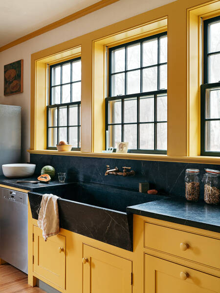 Красивый желтый дом в Коннектикуте, который выглядит как старая ферма