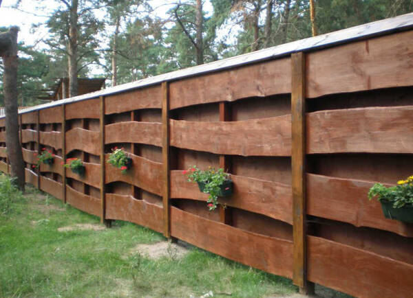 Все виды заборов для дома и дачи, обзор вариантов с фото