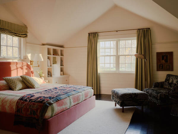 Душевные интерьеры в лучах солнца: старый коттедж в Коннектикуте