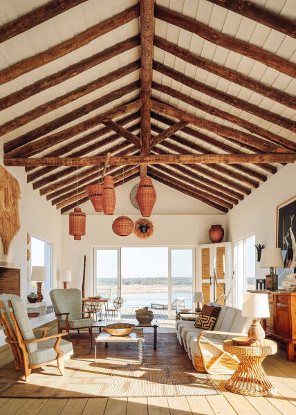 Солнечные интерьеры пляжного дома в Португалии