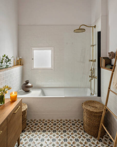 Аутентичная испанская квартира в роскошном модернистском доме в Барселоне