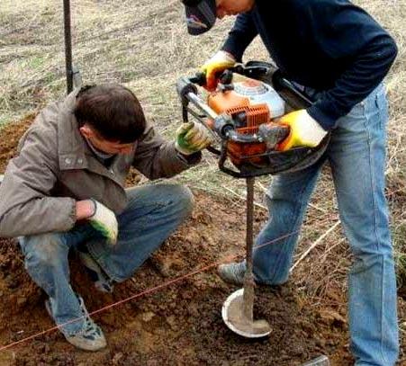 Строительство деревянных заборов лесенкой
