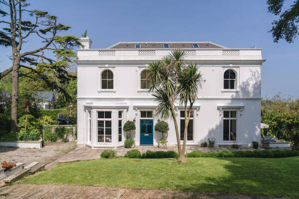 Великолепная архитектура с яркими современными штрихами: дом в Англии