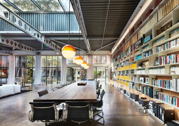 Невероятный лофт в здании бывшей студии в Лондоне