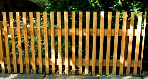 Строительство забора из реек