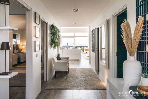 Современный скандинавский дом на берегу моря