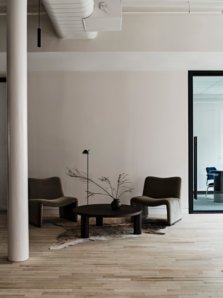 Эстетика нью-йоркского лофта в дизайне офиса на Манхеттене