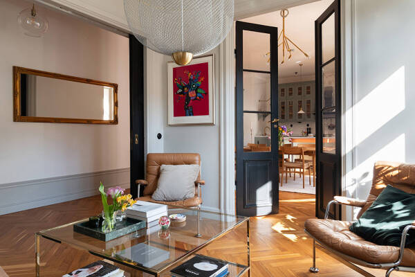 Элегантная скандинавская квартира в ласковом дневном свете