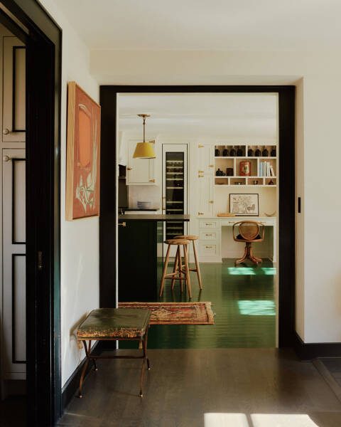 Душевные интерьеры в лучах солнца: старый коттедж в Коннектикуте