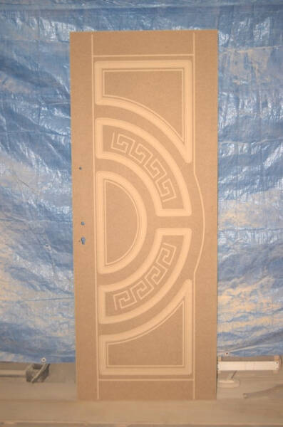 Плюсы использования пластиковых накладок на входную дверь, а также из других материалов