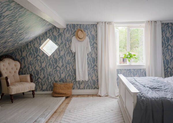 Царство цветочных обоев в красивом деревенском домике в Швеции