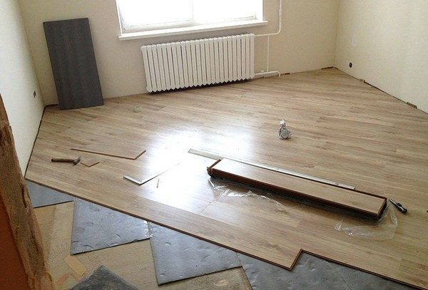 Укладка ламината по диагонали &ndash; инструкция, плюсы и минусы + фото в интерьере