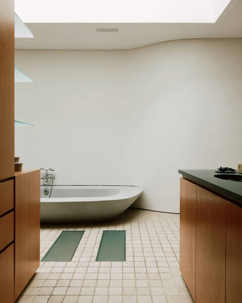 Микс стилей и солнечный свет в интерьерах необычного таунхауса в Нью-Йорке