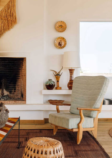 Солнечные интерьеры пляжного дома в Португалии