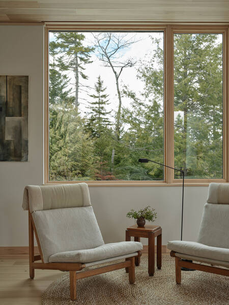 Современный дом на горнолыжном курорте с уютными интерьерами