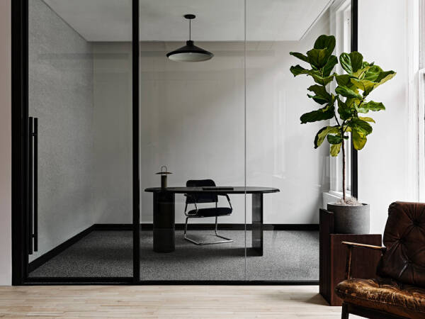 Эстетика нью-йоркского лофта в дизайне офиса на Манхеттене