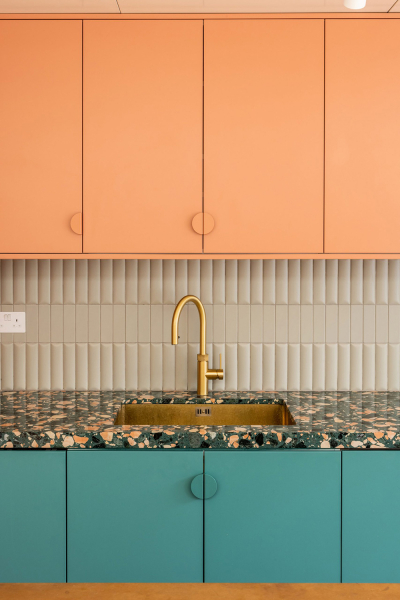 Смелые краски в интерьерах обновлённого викторианского дома в Лондоне