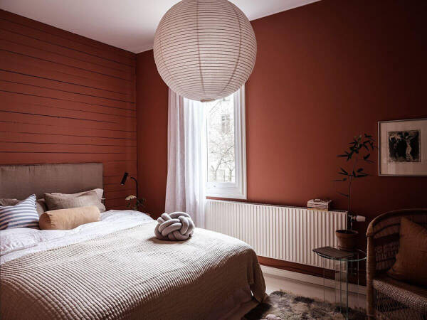 Скандинавская квартира с бежевой гостиной и терракотовой спальней (68 кв. м)