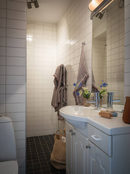 Яркая небольшая квартира-студия на последнем этаже (39 кв. м)