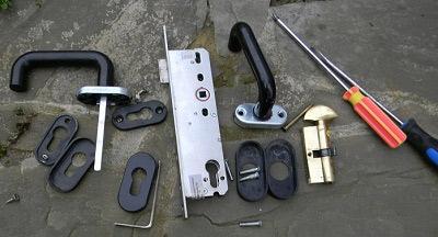 Установка калитки из профнастила