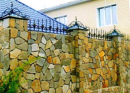 Строительство забора из камня