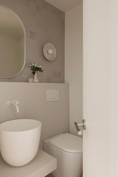 Расслабляющий интерьер на берегу океана в Калифорнии