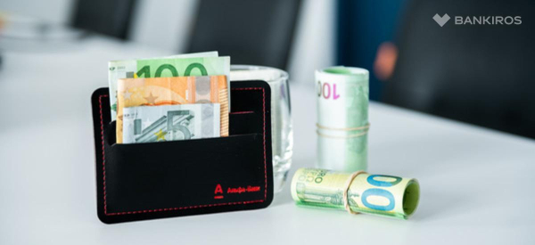 Лучше, чем доллар: что купить вместо валюты в 2024 году