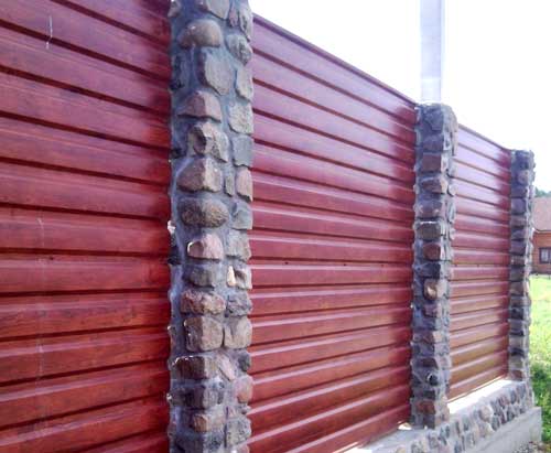 Комбинированные заборы для загородных домов