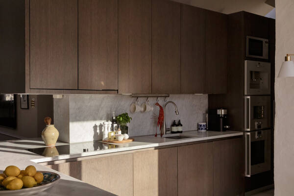 Элегантный современный интерьер лофта в Стокгольме