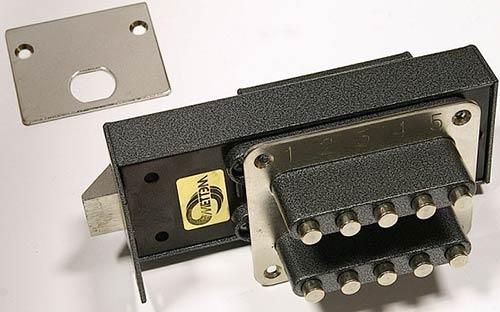 Запоры и засовы для калиток