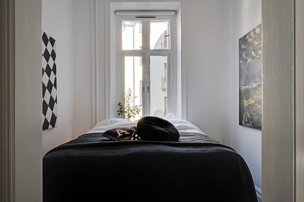 Стильная черно-белая классика и парк за окном: квартира в Гетеборге