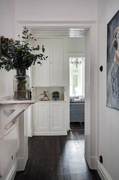 Стильная черно-белая классика и парк за окном: квартира в Гетеборге