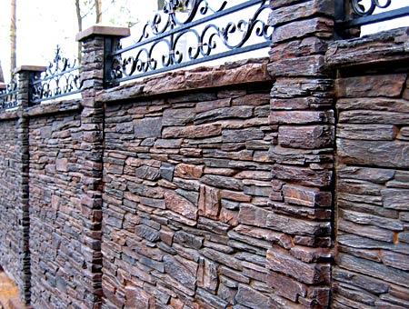 Строительство забора из камня