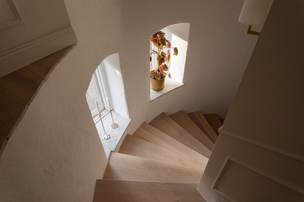 Элегантный современный интерьер лофта в Стокгольме