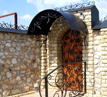 Козырьки и навесы над калиткой