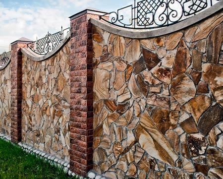Строительство забора из камня