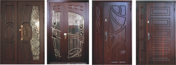 Нестандартное решение &mdash; двустворчатая металлическая входная дверь