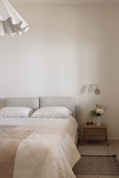 Расслабляющий интерьер на берегу океана в Калифорнии