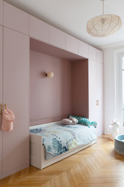 Арки, окна в пол и современные нотки: квартиры в старом доме в Париже