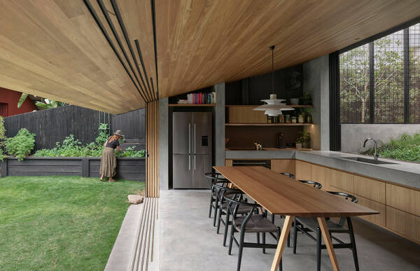 Человек и природа под одной крышей: дом в Брисбене