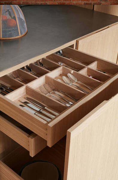 Индустриальный характер и творческие нотки: апартаменты архитектора в Париже